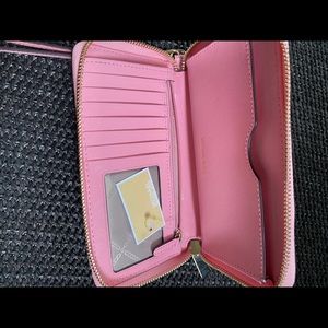 Michael Kors Bags - michael kors wristlet/wallet in brand new Michael Kors Bags - michael kors wristlet/wallet in brand new